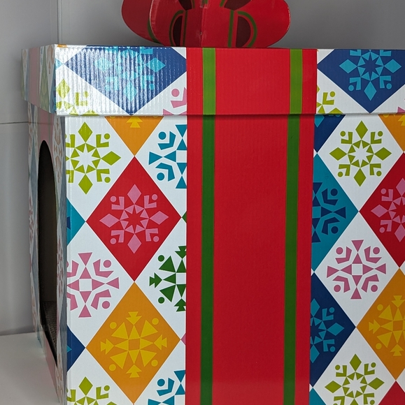 Cat Scratcher Holiday Themed Play House - Picture 2 of 8